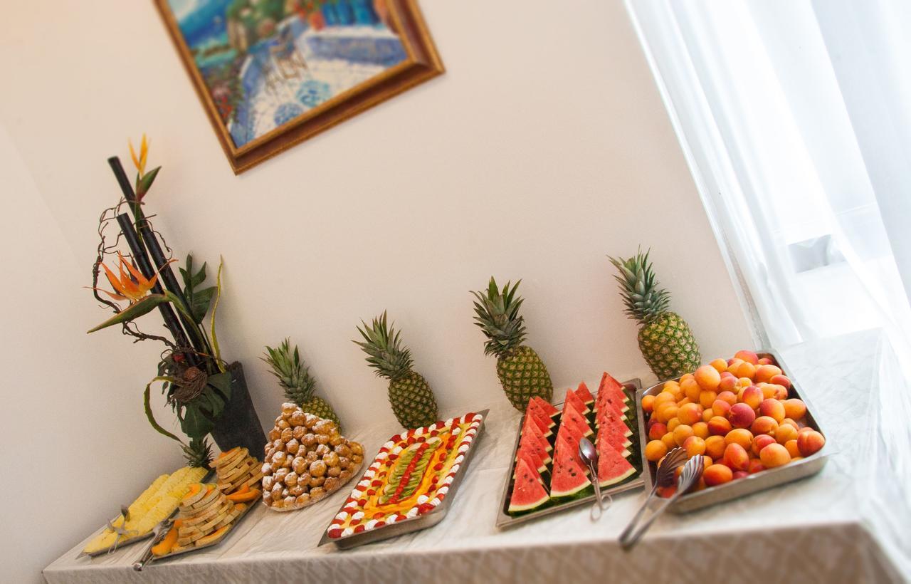 Hotel Raffaello Чезенатико Екстериор снимка